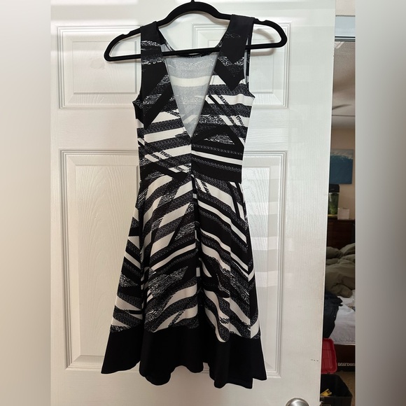Love Ady flare dress, size Small - Picture 2 of 3